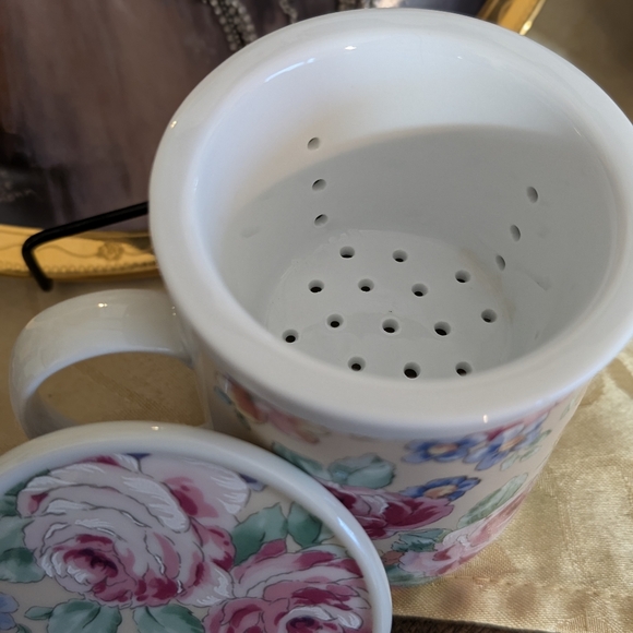 Pastel floral tea infuser mug with lid and strainer - Picture 5 of 8